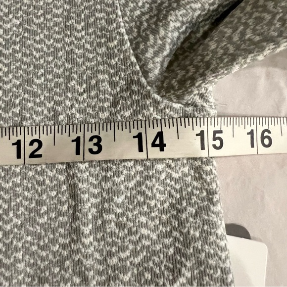 Athleta Flurry Peak Turtleneck - Grey Textured Seamless - Small - Picture 9 of 11
